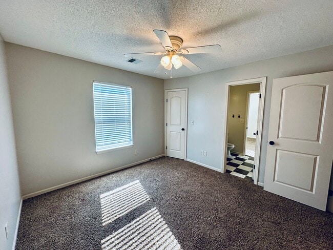 Building Photo - {20067} Custom Built Home in Woodland Mano...