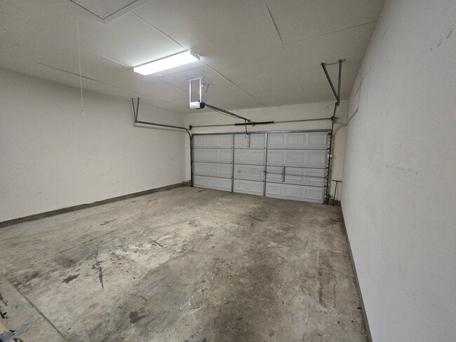 Building Photo - Charming Single Story 4bed 2 bath home in ...