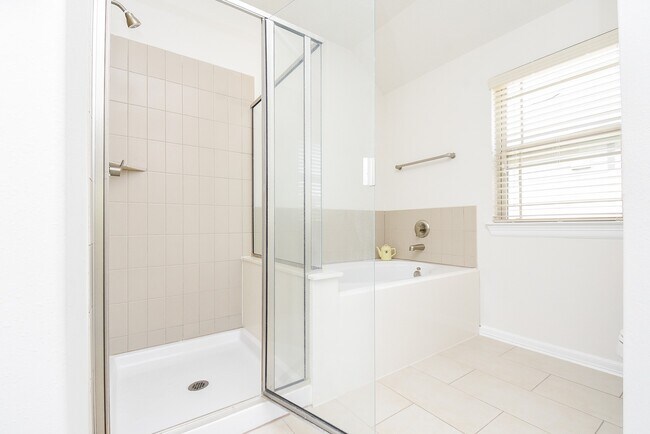 Building Photo - 71 Aventura Pl