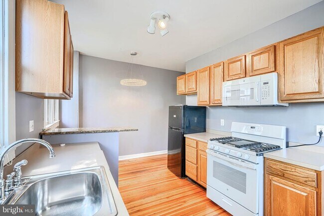 Building Photo - 3213 Vickers Rd