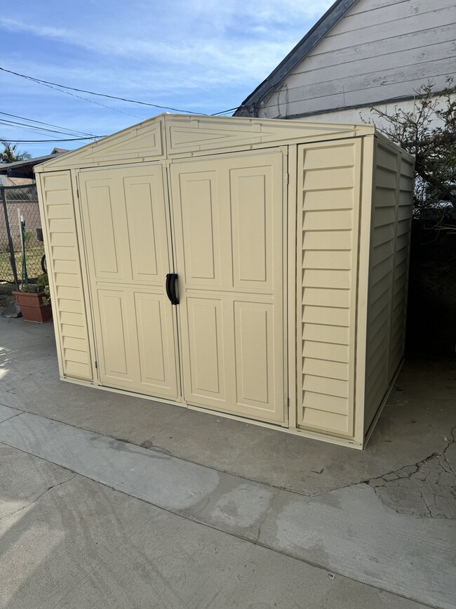 storage shed - 13122 Woodridge Ave