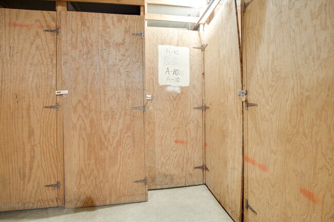 Building Photo - 5S066 Pebblewood Ln
