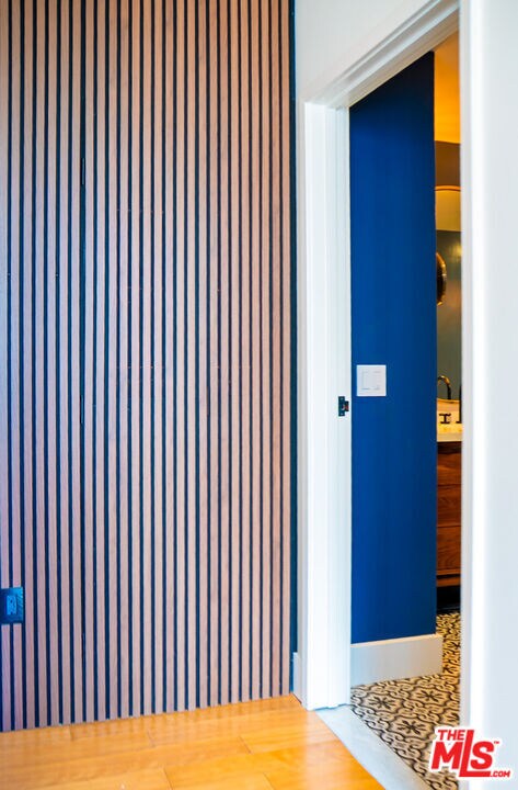 Building Photo - 460 S Spring St