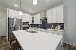 Building Photo - Executive Luxury Living at Colonial Heritage
