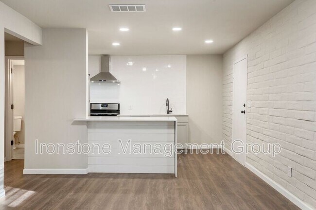 Building Photo - 2618 E 8th St