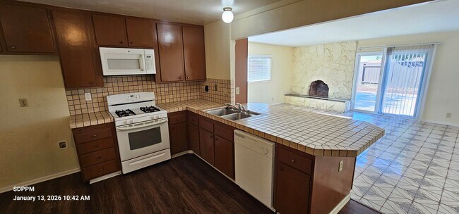 Building Photo - MIRA MESA / SAN DIEGO - Nice 4 Bedroom / 2 Bath House.  AVAILABLE NOW.