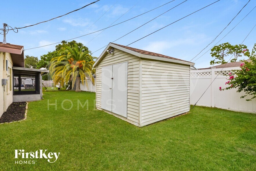 Building Photo - 1075 Queen Rd