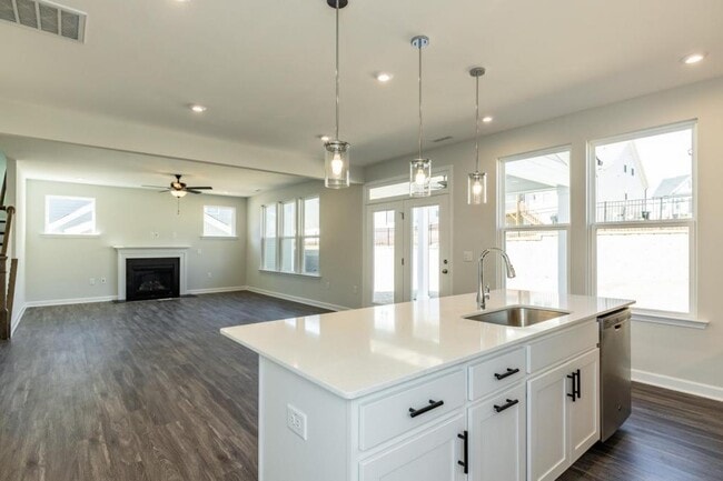 Building Photo - 50 Maximus Cir