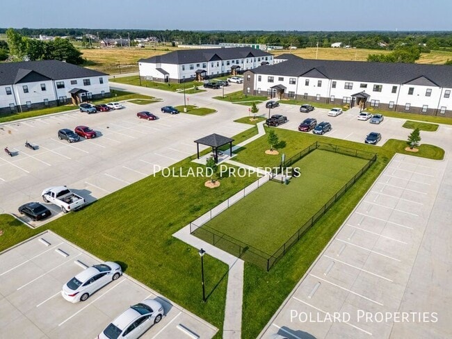 Building Photo - 822 Parkview Dr