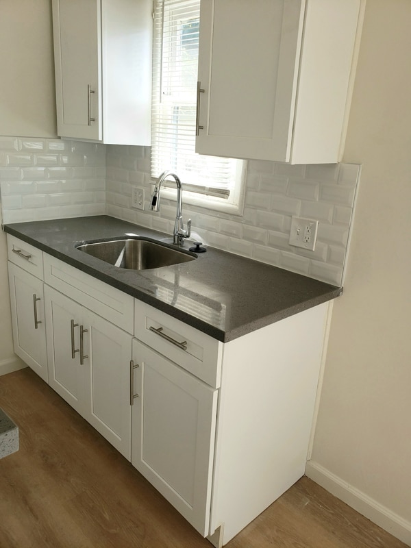 Building Photo - 1909 Beachwood Dr