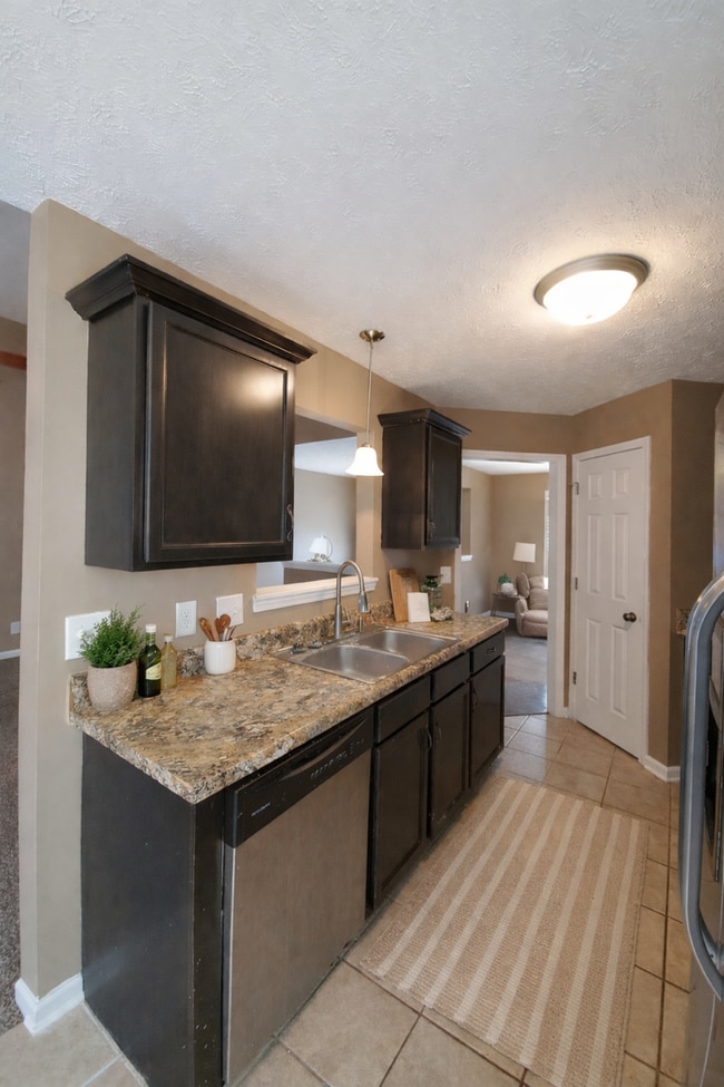 Building Photo - $250 OFF Move-In Rents Special!