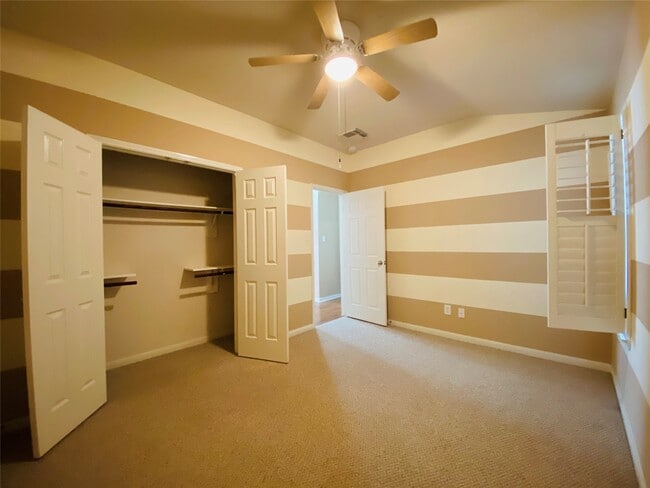 Building Photo - 24638 Lakecrest Village Dr