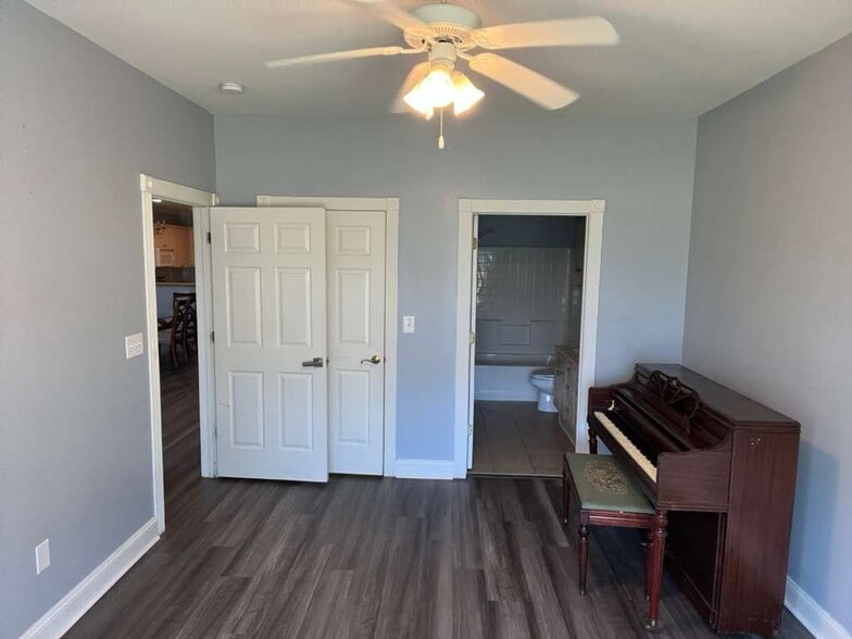 Building Photo - 4847 Luster Leaf Cir