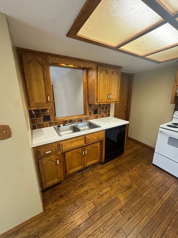 Building Photo - 510 E Elm St