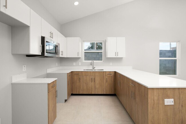 Building Photo - 2600 Brownjay Rd