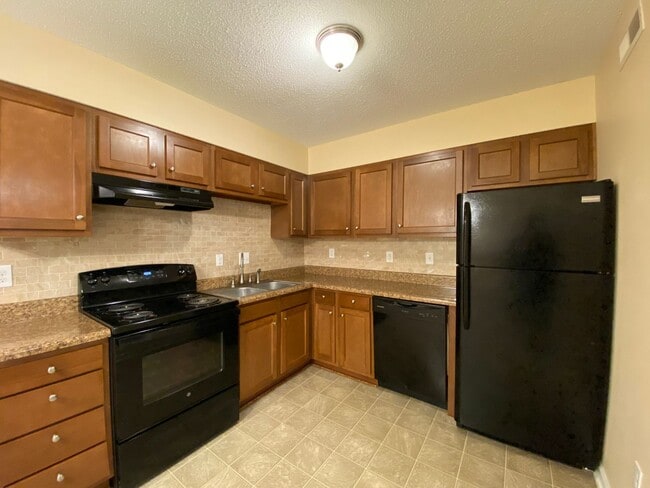 Building Photo - 568 Brookside Ct