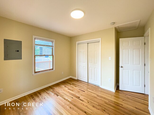 Building Photo - Beautifully Updated Three-Bedroom with Gar...
