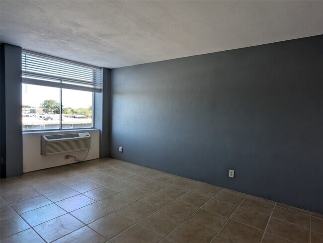 Building Photo - 7520 Hornwood Dr