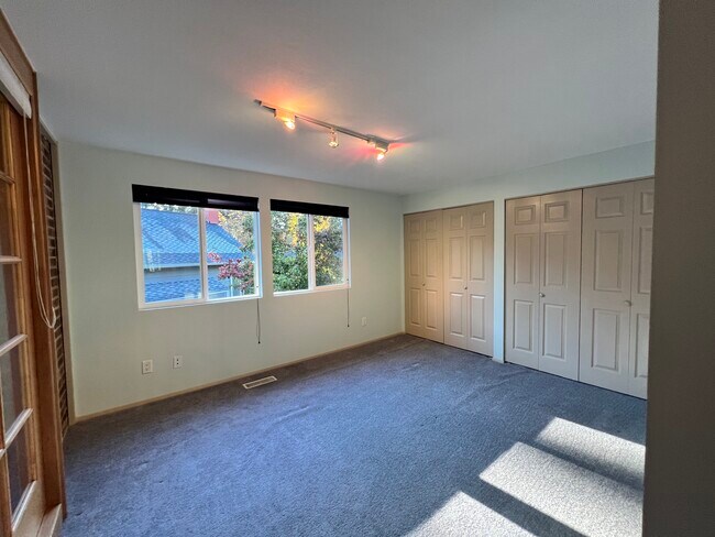 Building Photo - 11757 NE 143rd St