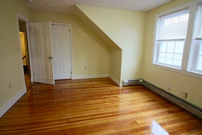 Building Photo - 420 Essex St