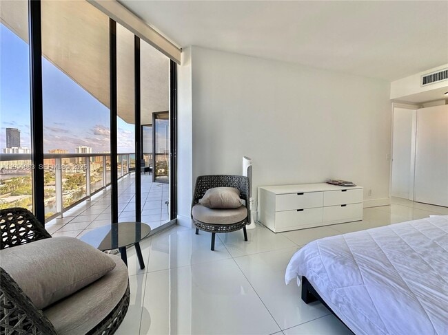 Building Photo - 3640 Yacht Club Dr