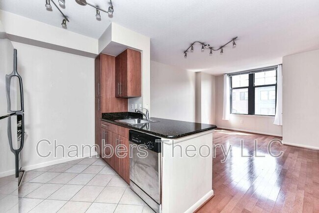 Building Photo - 1021 N Garfield St