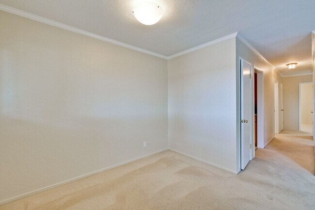 Building Photo - Excellent 4 bed 2.5 Bath Single Family Home!