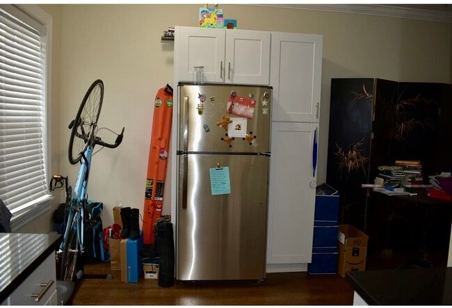 Building Photo - 3817 N Greenview Ave