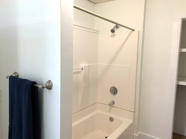 Building Photo - 712 Lawrence St