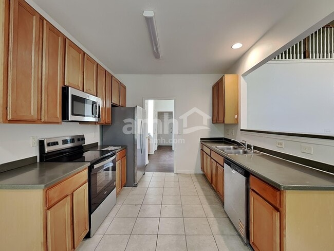 Building Photo - 925 Southridge Dr