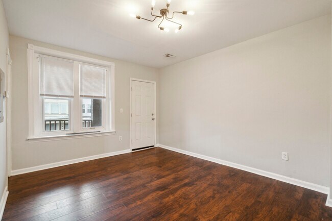 Building Photo - 924 S 58th St