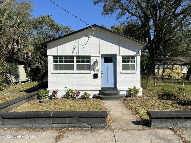 Building Photo - 1645 W 4th St