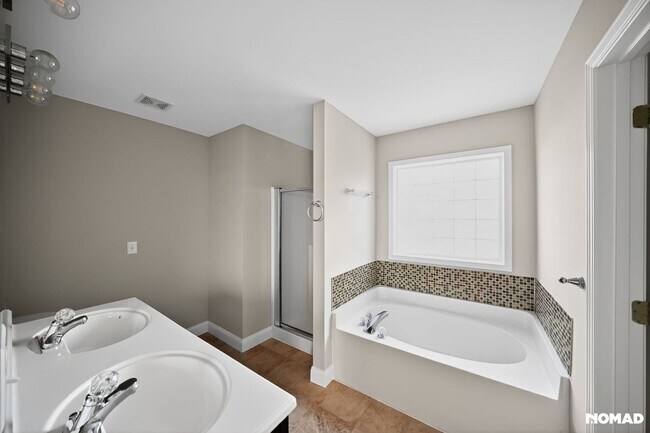 Building Photo - 405 Foxbridge Ct