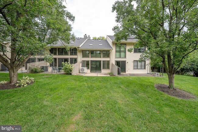 Building Photo - 15 Landmark Dr