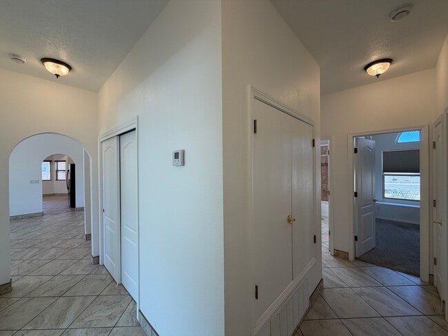 Building Photo - 3 Bedroom Single Story Home Available Near Corrales Rd & Highway 528 in Rio Rancho!