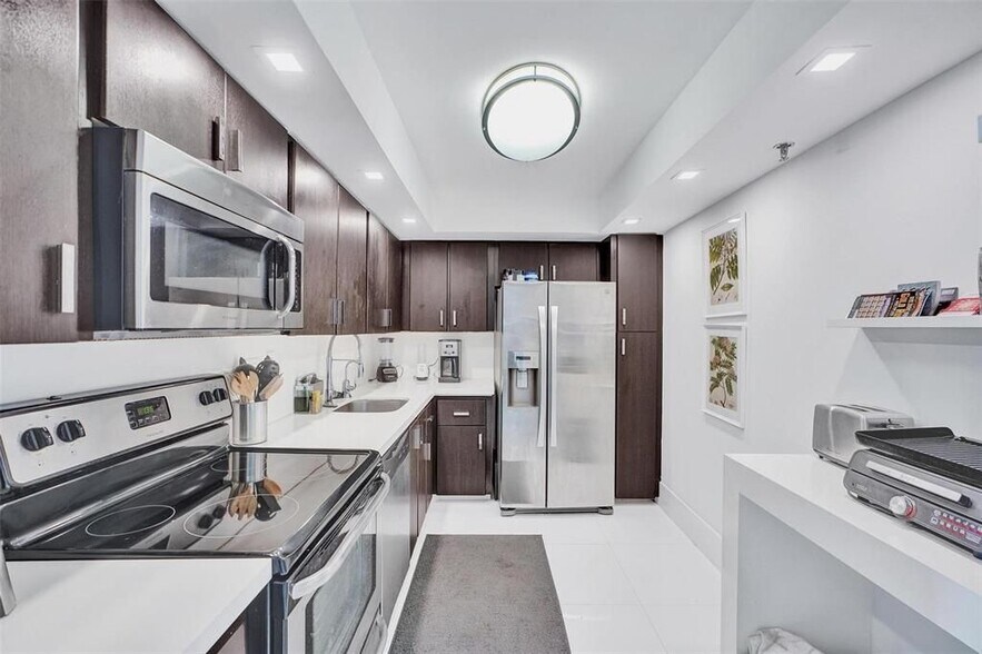 Building Photo - 20355 NE 34th Ct