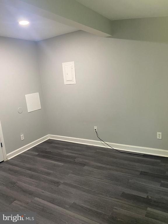 Building Photo - 452 Graythorn Rd