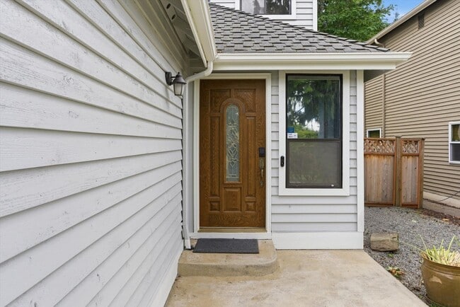 Building Photo - 2227 SE 8th Pl
