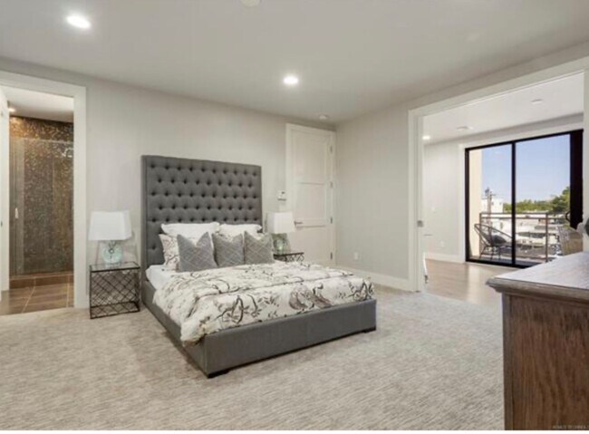 Building Photo - Experience fabulous Brookside living, just outside your front door!