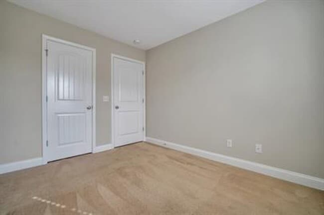 Building Photo - SUMMER MOVE-IN SPECIAL: $250 OFF 1ST MONTH...