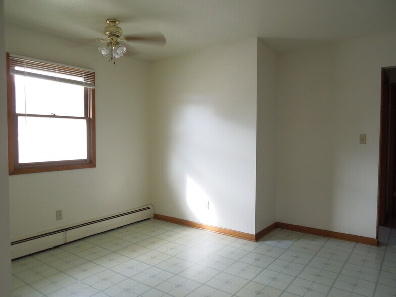 Building Photo - 227 Plymouth St