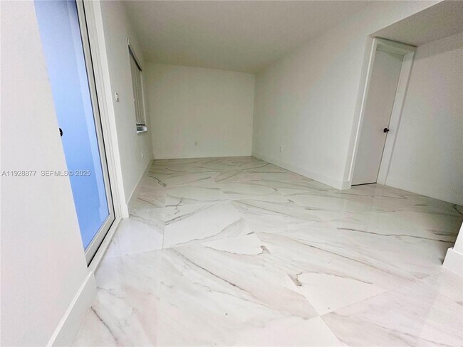 Building Photo - 1629 SW 3rd St