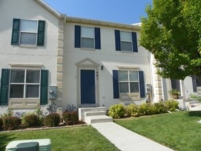 Building Photo - 2-3 Bd 2.5 Bath Townhome in Draper