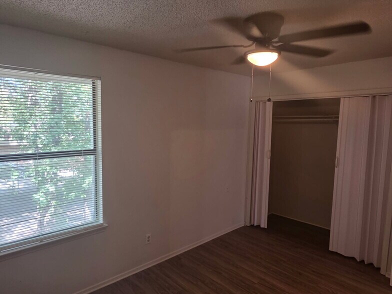 Building Photo - 7805 Ashe Ct