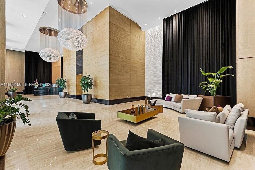Lobby - 950 Brickell Bay Dr