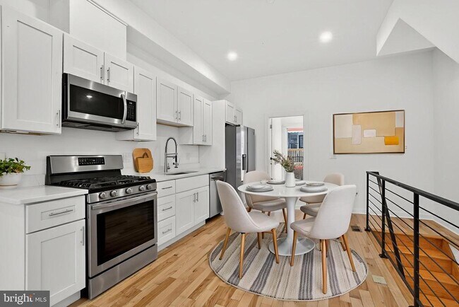 Building Photo - 1445 S 32nd St