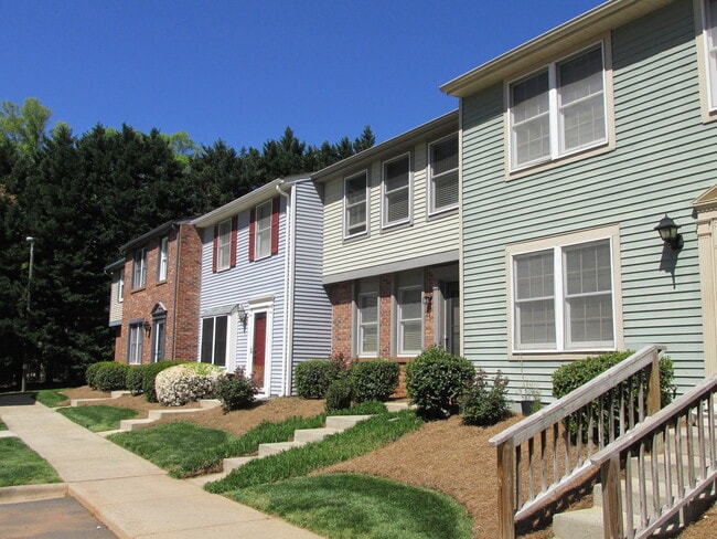Building Photo - 1211 Scaleybark Rd