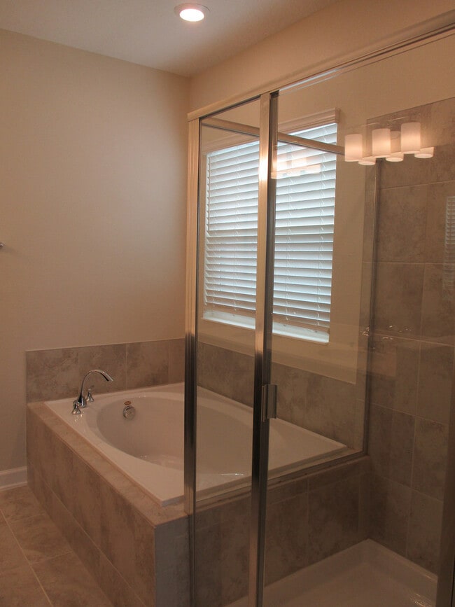 Building Photo - 3 Bedroom, 2.5 Bath, Recently Constructed Town Home in Sawgrass Plantation! Priced to Rent!