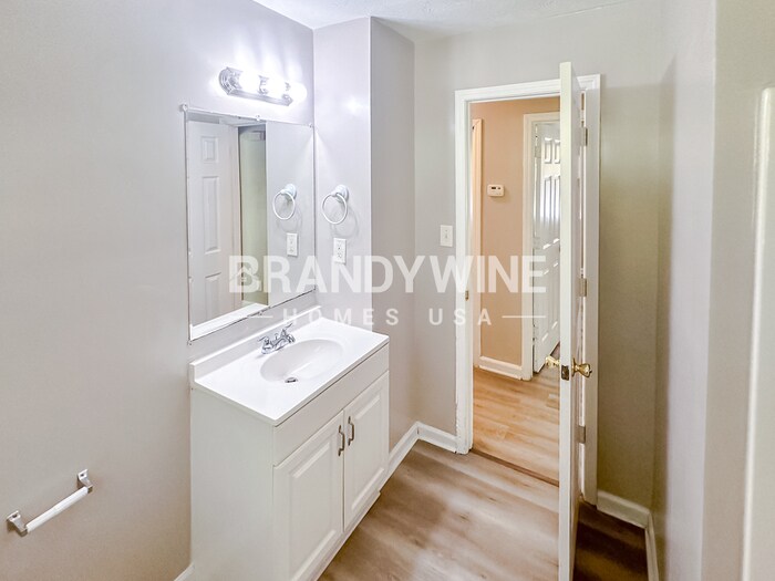 Building Photo - 6230 Cedar Wood Dr