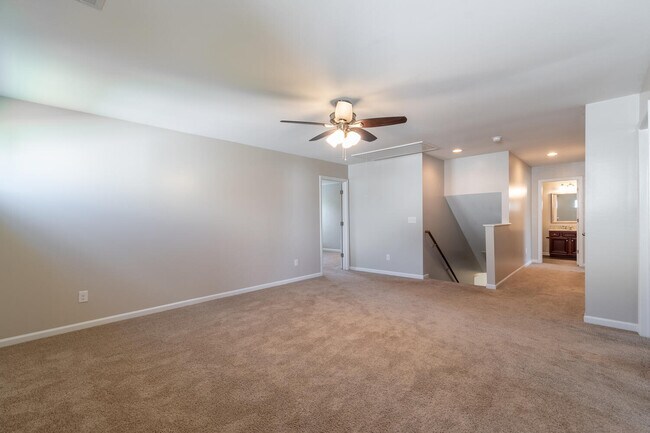 Building Photo - 3733 Moseley Dr